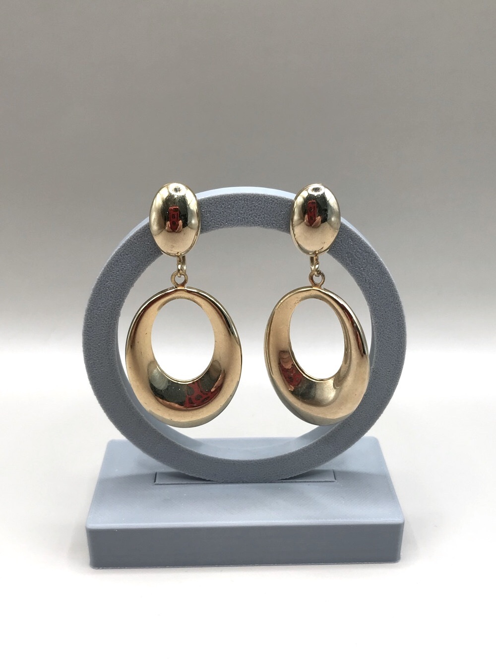 Vintage Gold-Tone Oval Drop Screw-back Earrings